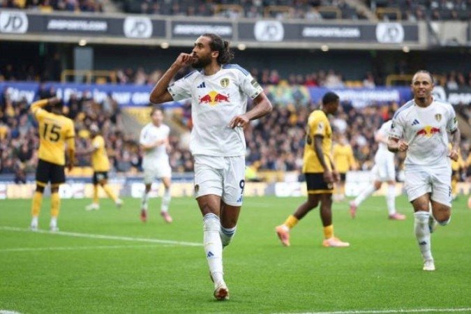 Calvert-Lewin comemora o primeiro gol do Leeds United -  (crédito: - Dan Istitene/Getty Images)