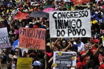 'Essa é a maior de todas as artes: o espetáculo da democracia', disse Lula após manifestações contra a PEC da Blindagem e o PL da Anistia, pautas rejeitadas pelo Executivo -  (crédito: Minervino Júnior/CB/D.A.Press)