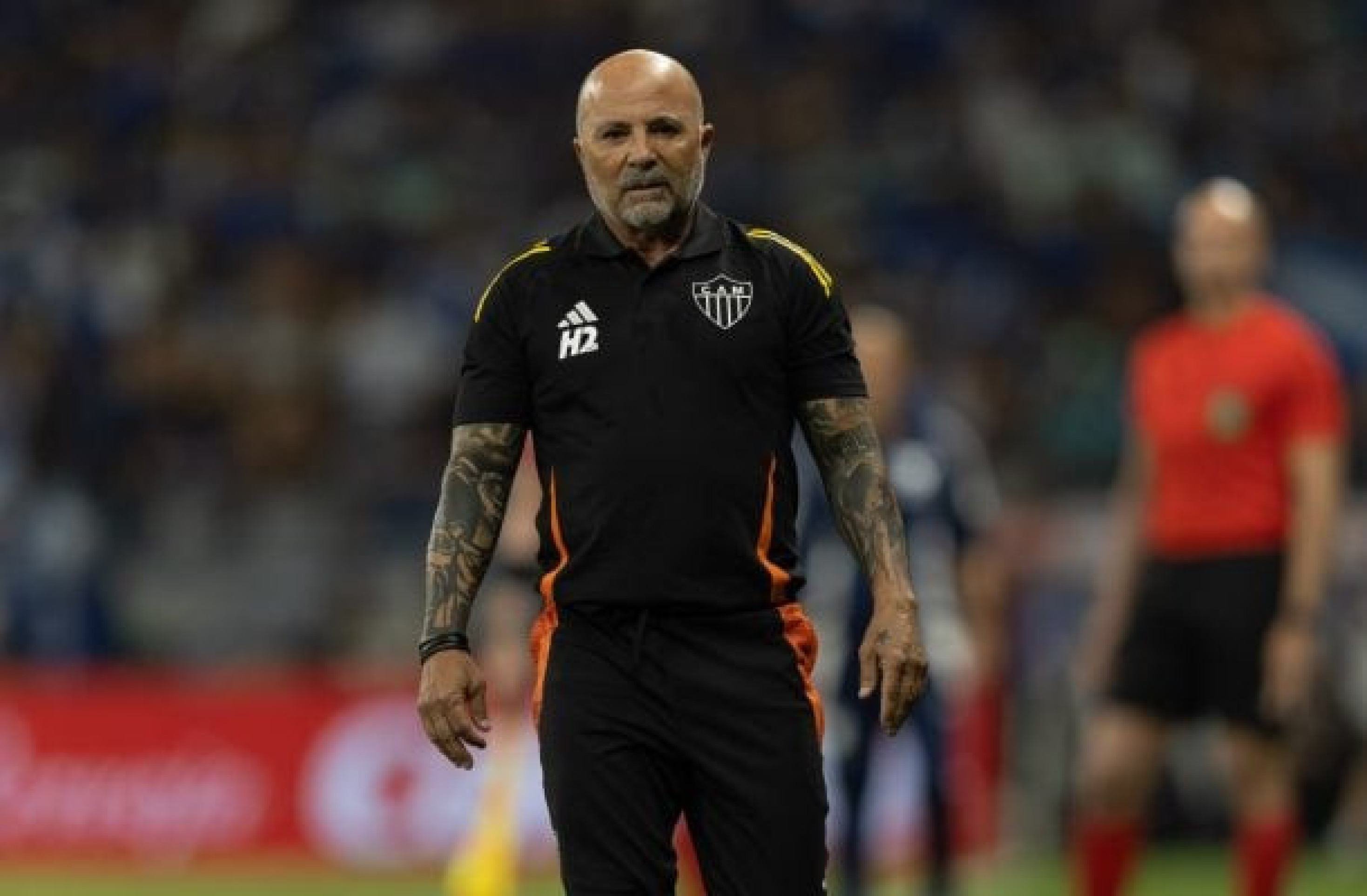 “Temos que encontrar a solução”, diz Sampaoli após derrota do Atlético