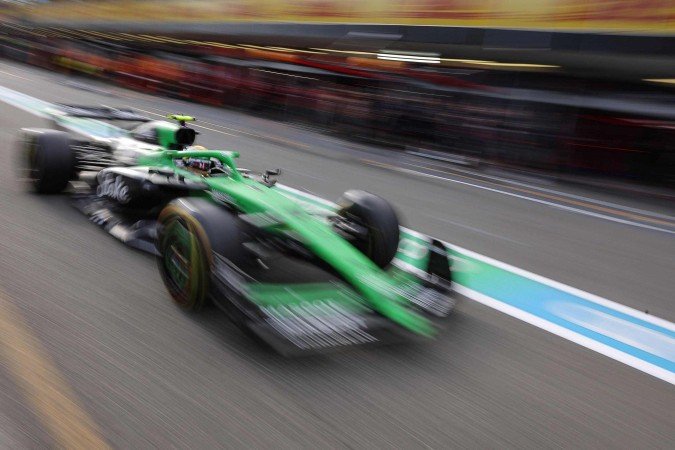 Além do resultado acima das expectativas da Sauber, Bortoleto comemorou as ultrapassagens em série e o aprendizado obtido no difícil e sinuoso circuito de rua de Baku - (crédito: Anton Vaganov / POOL / AFP ) Além do resultado acima das expectativas da Sauber, Bortoleto comemorou as ultrapassagens em série e o aprendizado obtido no difícil e sinuoso circuito de rua de Baku - (crédito: Anton Vaganov / POOL / AFP )