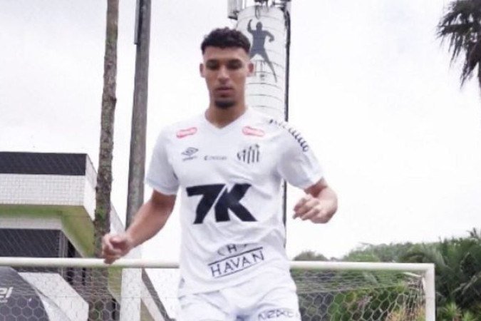 VICTOR HUGO - Teve uma lesão muscular em uma das coxas. Em um pouco mais de 20 minutos, apareceu de forma tímida. Saiu para a entrada de Barreal - NOTA: 5,5 - Foto: Reprodução/Santos 