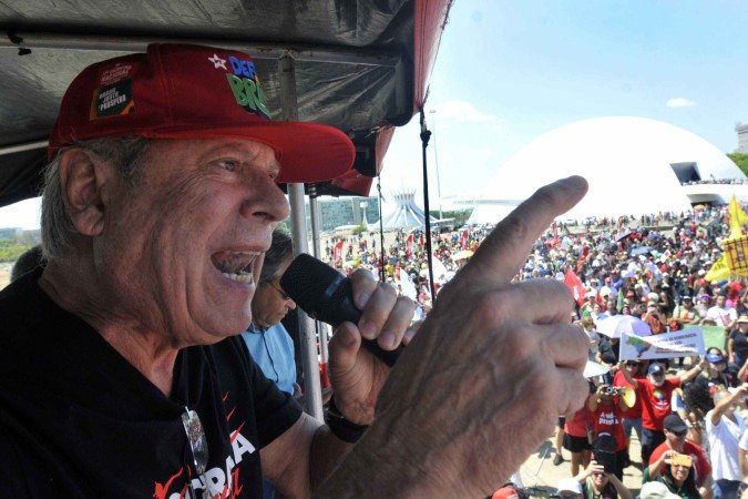 José Dirceu discursa para manifestantes neste domingo (21/9) na Esplanada: planos de retorno à política - (crédito: Minervino Júnior/CB/D.A.Press) José Dirceu discursa para manifestantes neste domingo (21/9) na Esplanada: planos de retorno à política - (crédito: Minervino Júnior/CB/D.A.Press)