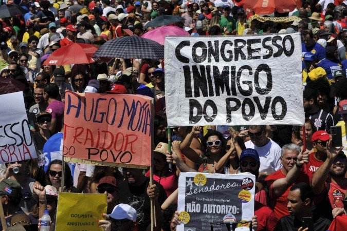 Em Brasília, cartazes expressavam a indignação com o Congresso