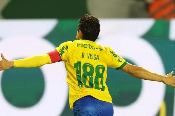 Raphael Veiga celebra seu gol — o primeiro do Palmeiras na vitória por 4 a 1 sobre o Fortaleza — e o 54º marcado por ele no Allianz Parque - (crédito: Foto: Cesar Greco/Palmeiras) Raphael Veiga celebra seu gol — o primeiro do Palmeiras na vitória por 4 a 1 sobre o Fortaleza — e o 54º marcado por ele no Allianz Parque - (crédito: Foto: Cesar Greco/Palmeiras)