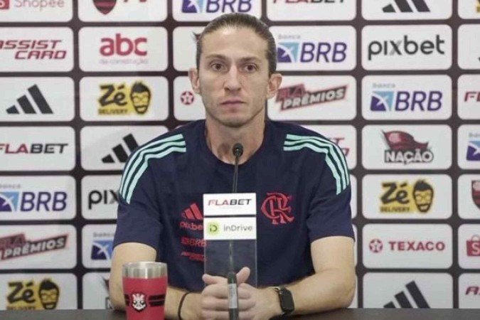 Filipe Luís em coletiva de imprensa após o empate entre Flamengo e Vasco, no Maracanã -  (crédito: Foto: Reprodução)
