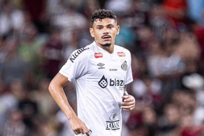 TIQUINHO - Logo de cara, teve uma boa chance e tirou muito de Young. A ideia de colocar no ângulo foi boa. Prendeu a bola e realizou alguns pivôs - NOTA: 6,0 - Foto: Raul Baretta/Santos 