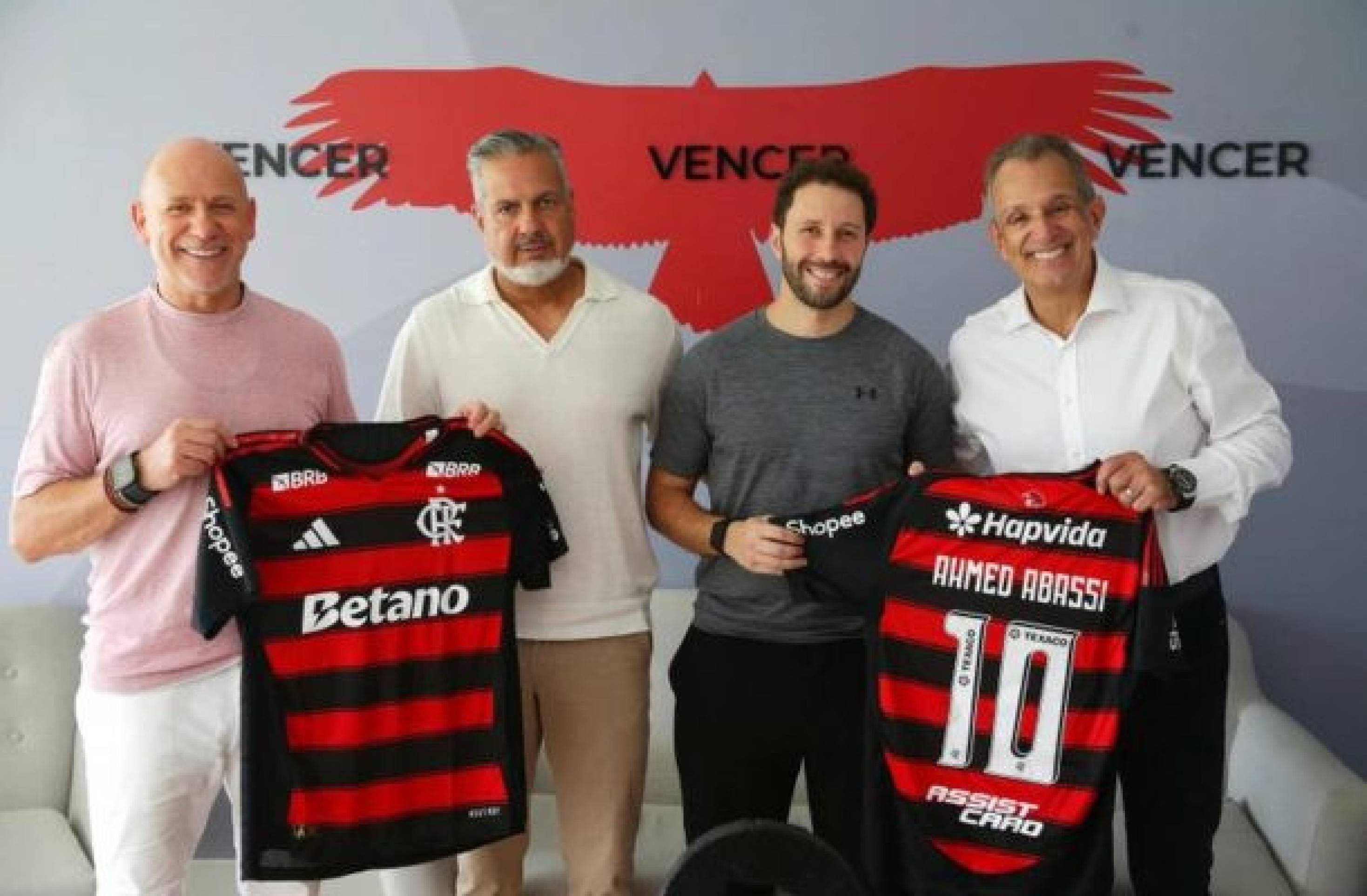 Flamengo recebe visita de diretor de Liga do Qatar, que procurou por Pedro