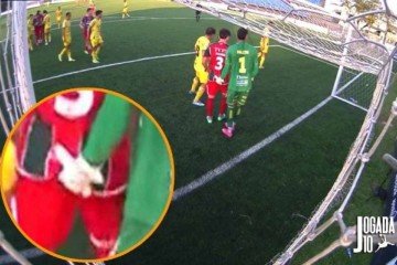 Gonzalo Falcón, do Deportivo Recoleta, em meio a atitude bizarra -  (crédito: Foto: Reprodução)