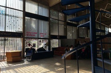 Com luz natural, a Faculdade de Arquitetura e Urbanismo (FAU) continuou com programação normal