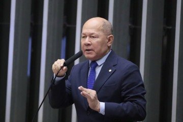 Parlamentar afirma que depoente pode sair preso e o classifica como 