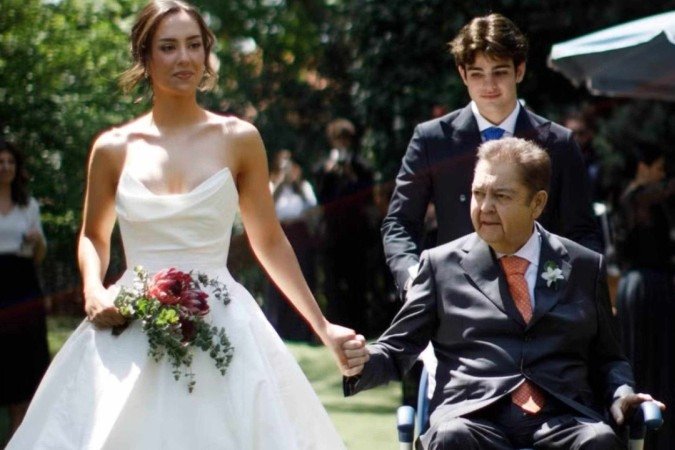 De cadeira de rodas, Faustão emociona ao levar filha ao altar; veja -  (crédito: Instagram/Ale Bigliazzi (@alebigliazzi))