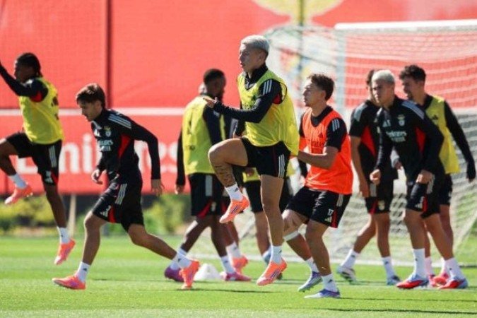 Jogadores do Benfica durante treinamento da equipe - (crédito: Foto: Divulgação) Jogadores do Benfica durante treinamento da equipe - (crédito: Foto: Divulgação)