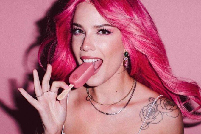 Halsey reflete sobre fama e carreira após 10 anos de Badlands -  (crédito: TMJBrazil)