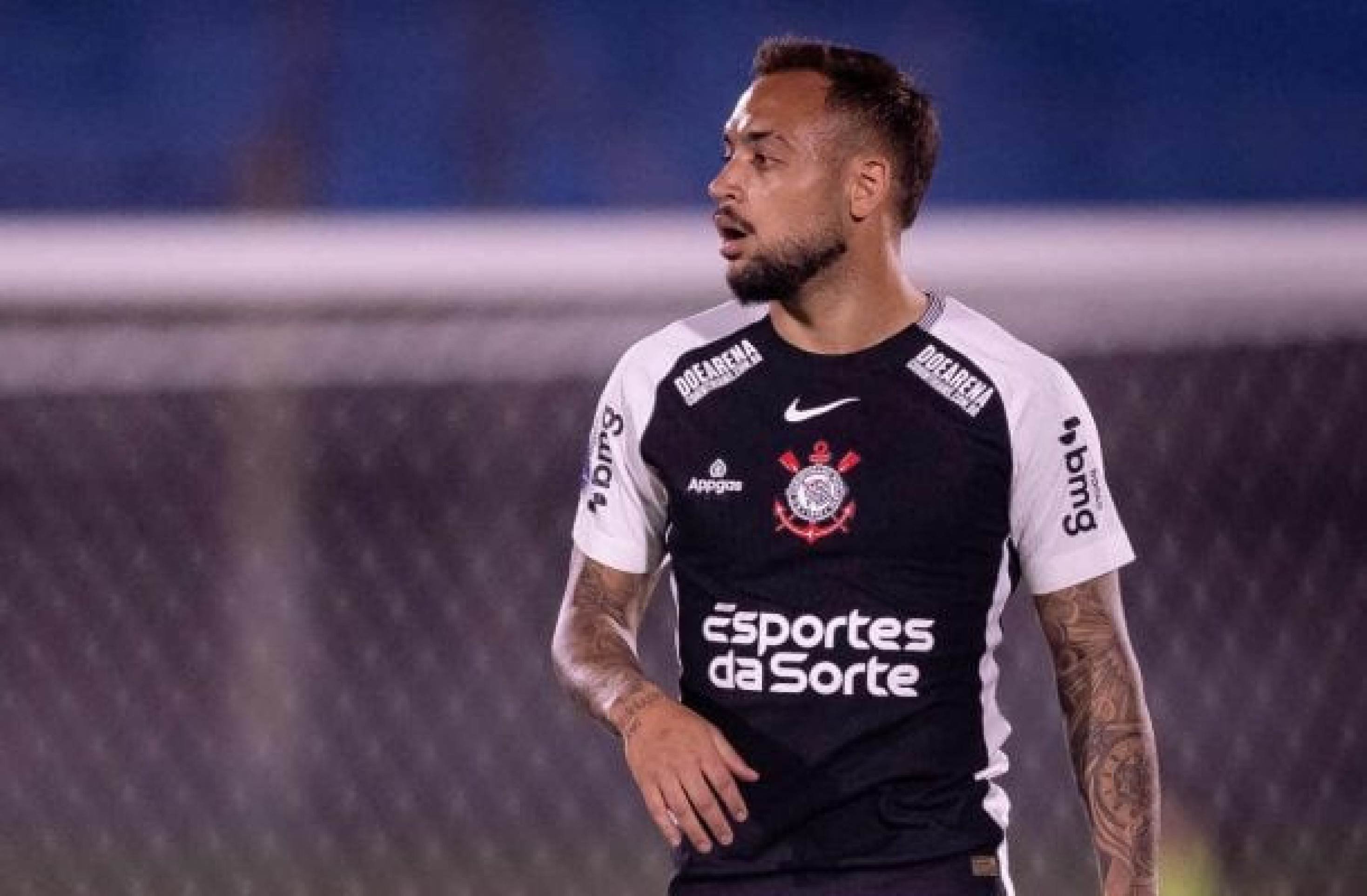 Maycon se diz aberto a renovação com o Corinthians, mas admite chance de sair