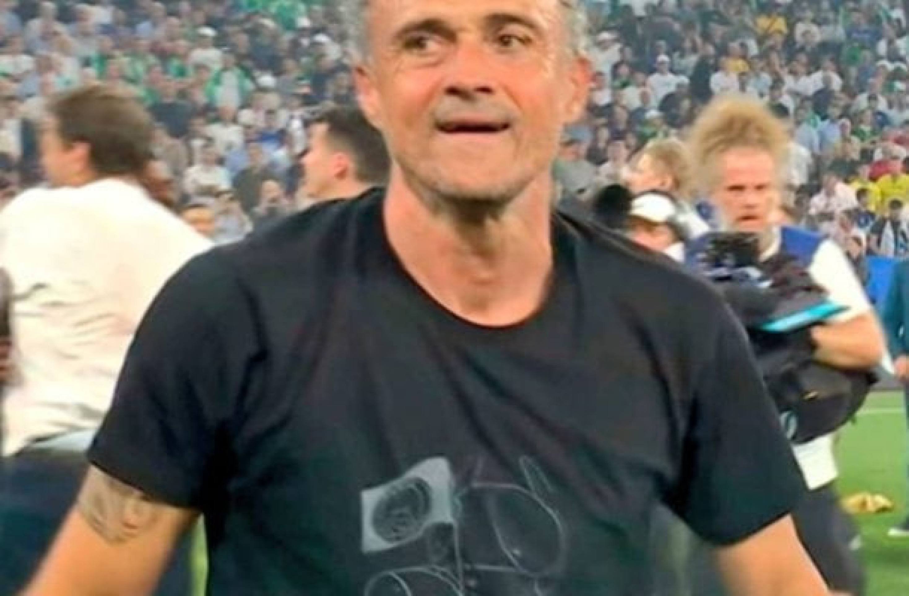 Bola de Ouro: Prêmio Sócrates vai para fundação de Luis Enrique