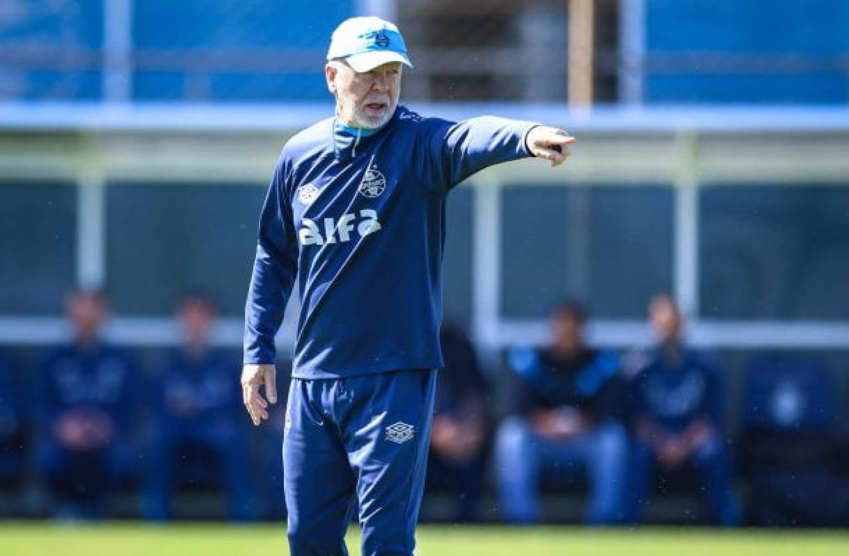 Mano será baixa contra o Botafogo, e Grêmio recorre a terceiro auxiliar