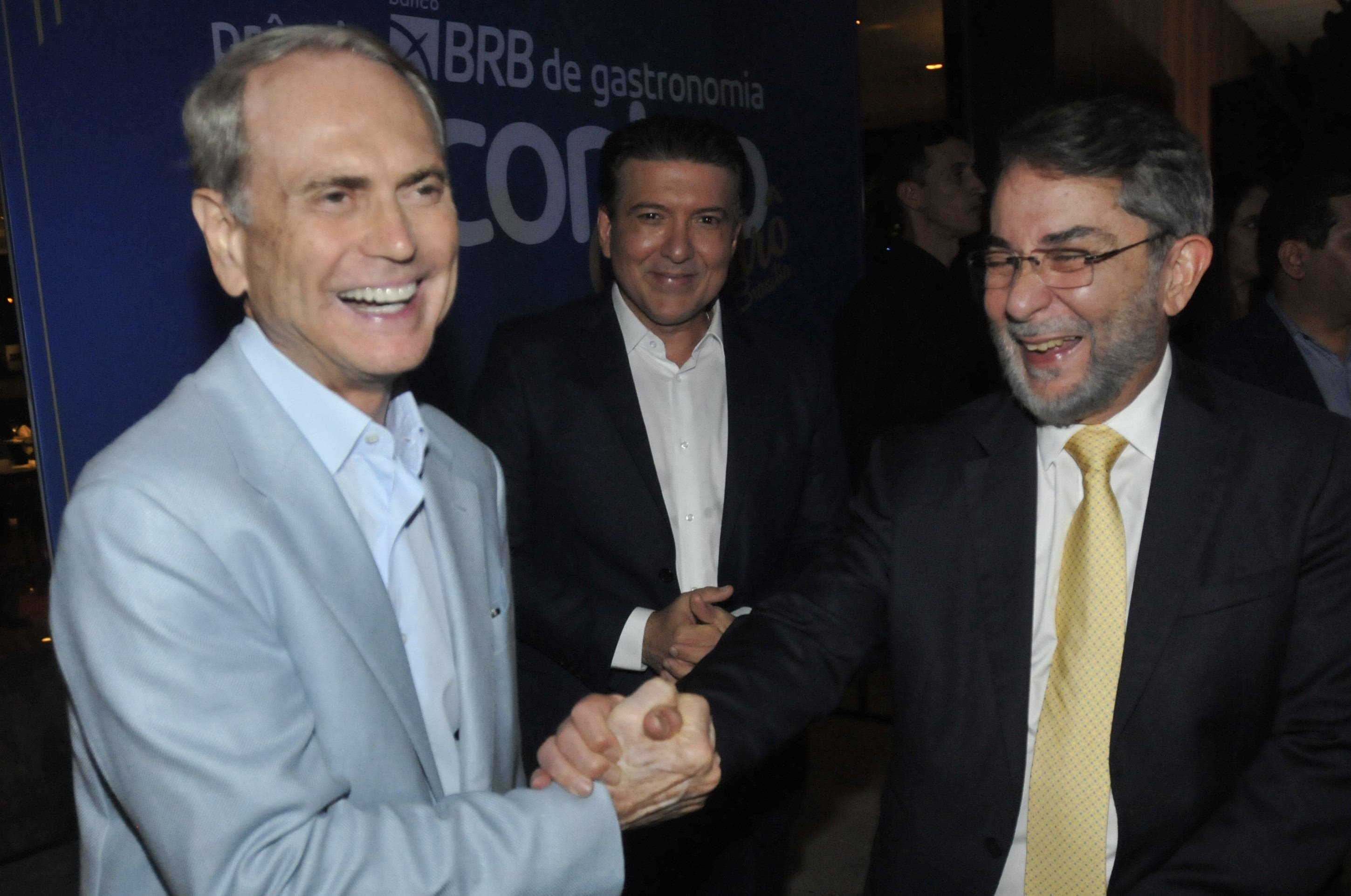  Premio de Gastronomia Encontro Gastro. Paulo Octávio com o presidente do Correio Braziliense Guilherme Machado