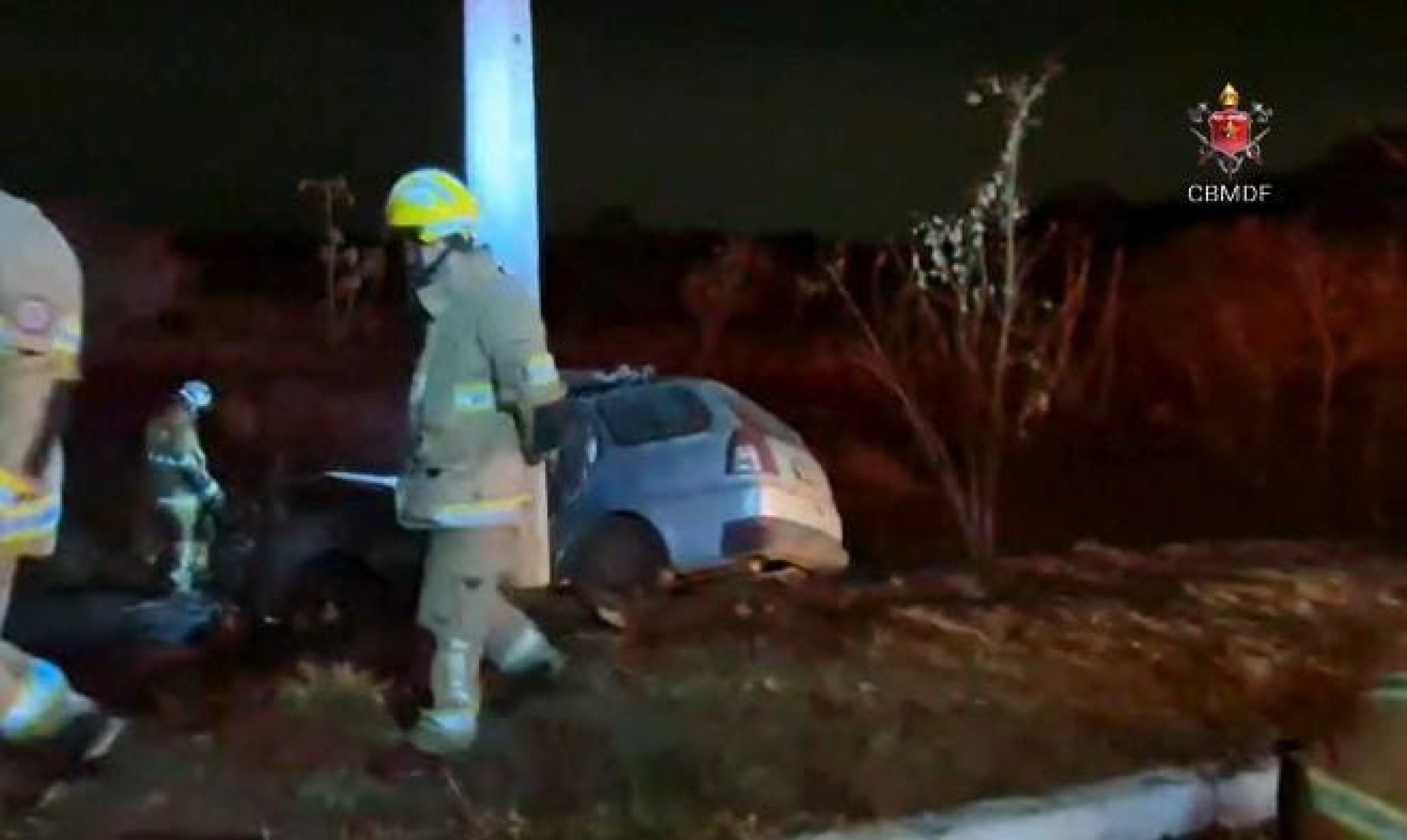 Uma mulher morre e duas crianças ficam feridas em colisão na DF-140