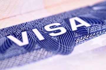 EUA suspendem temporariamente cobrança adicional de US$ 250 para emissão de visto
