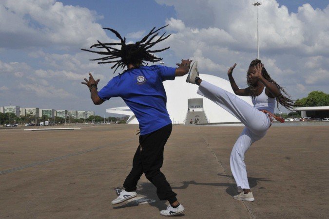 23/09/2025. Crédito: Minervino Júnior/CB/D.A Press. Brasil. Brasilia - DF. Capoeira de Brasília Mestre Mancha e mestranda Benguela no Museu da República. - (crédito: Minervino Júnior/CB/D.A.Press) 23/09/2025. Crédito: Minervino Júnior/CB/D.A Press. Brasil. Brasilia - DF. Capoeira de Brasília Mestre Mancha e mestranda Benguela no Museu da República. - (crédito: Minervino Júnior/CB/D.A.Press)