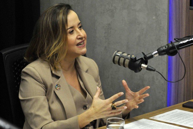 Podcast do Correio Gabriela Rolemberg na bancada Adriana Bernardes e Roberto Fonseca -  (crédito: Minervino Júnior/CB/D.A Press)