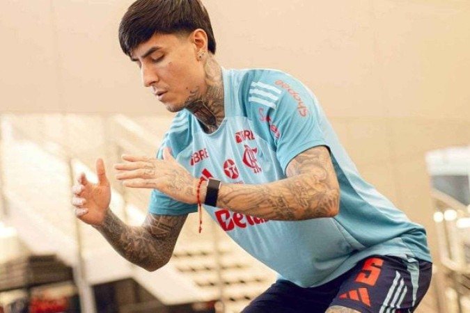 Erick Pulgar está perto de voltar ao Flamengo -  (crédito: Foto: Adriano Fontes / Flamengo)