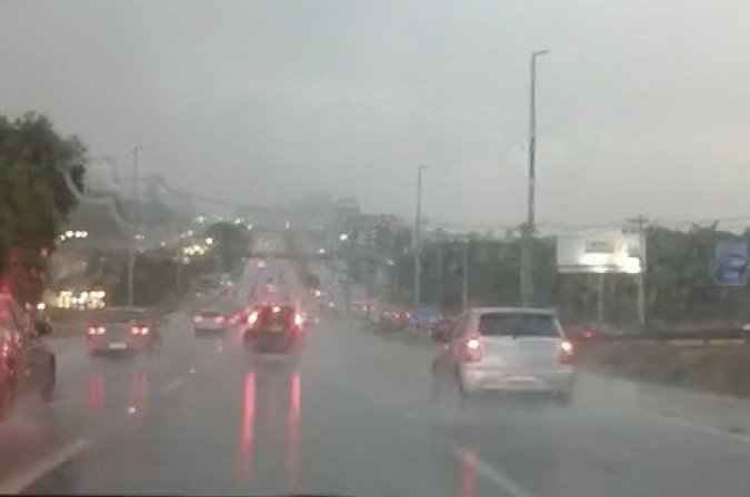 Brasília teve pancadas de chuva em regiões como Samambaia, Brazlândia e Taguatinga - (crédito: Reprodução) Brasília teve pancadas de chuva em regiões como Samambaia, Brazlândia e Taguatinga - (crédito: Reprodução)
