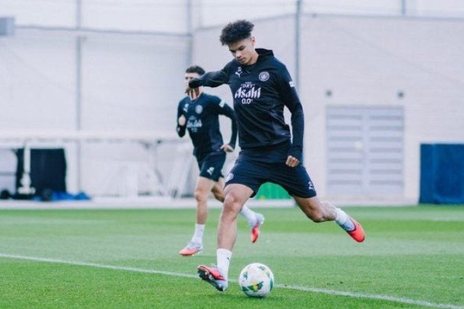 Jogadores do Manchester City durante treinamento da equipe -  (crédito: Foto: Divulgação)