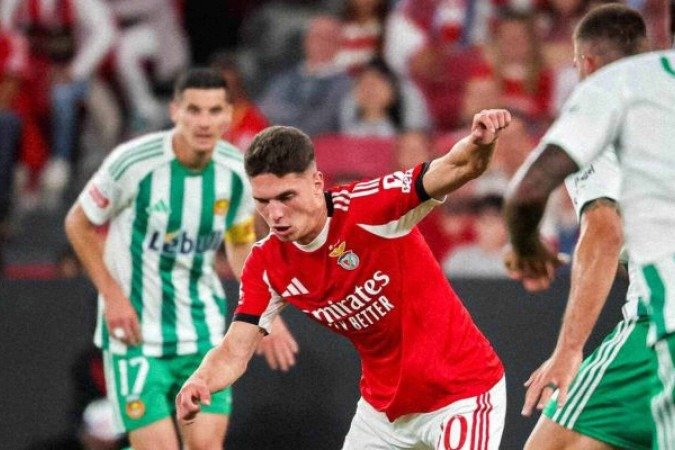 Sudakov em ação contra o Rio Ave. Foi dele o gol do Benfica neste 1 a 1 com o Rio Ave -  (crédito: Foto: Foto: Divulgação / Benfica)