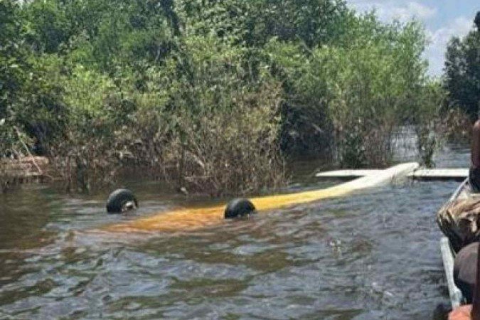 A aeronave suspeita vinha do Peru e foi detectada pelos radares e uma aeronave A-29 Super Tucano decolou para interceptar.