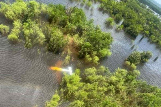 FAB derruba aeronave suspeita no Amazonas vinda do Peru