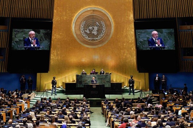O presidente do Brasil, Luiz Inácio Lula da Silva, discursa durante o Debate Geral da Assembleia Geral das Nações Unidas na sede da ONU em Nova York, em 23 de setembro de 2025       -  (crédito: TIMOTHY A. CLARY/AFP)