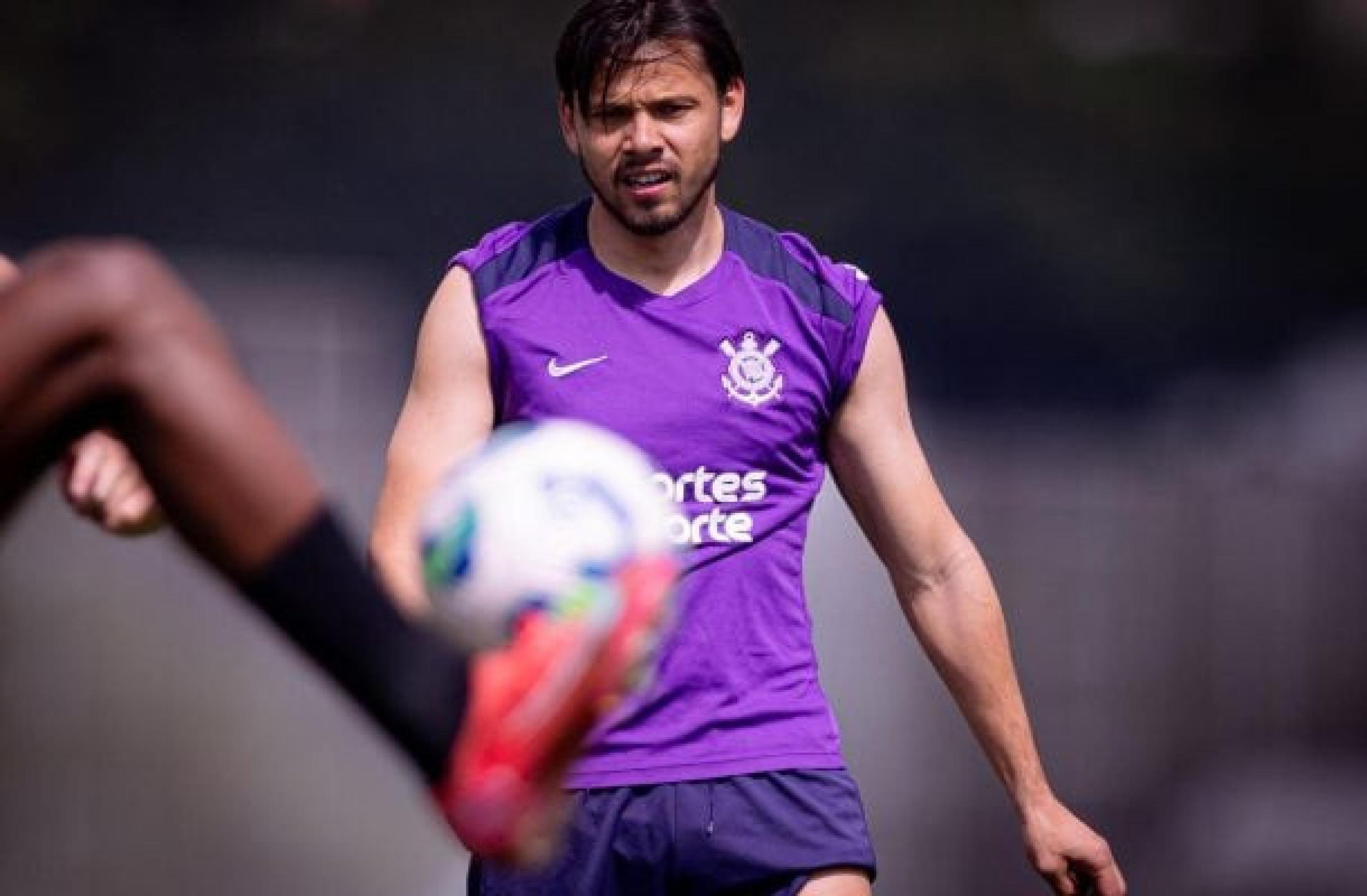 Corinthians sofre com seca de atacantes e vê base suprir carência de gols