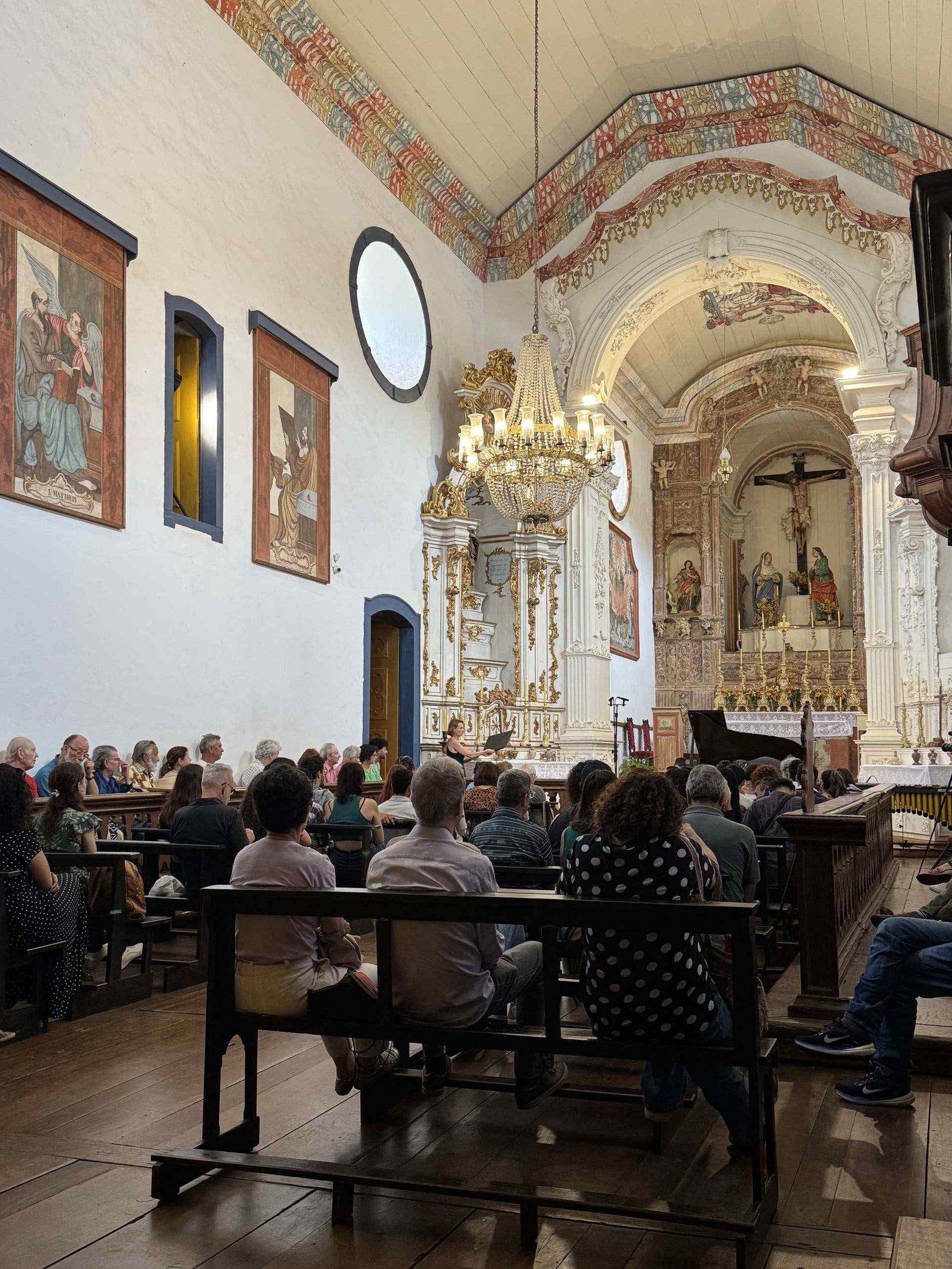 A Matriz de Santo Antônio também conta a presença de fiéis e visitantes, todos os dias