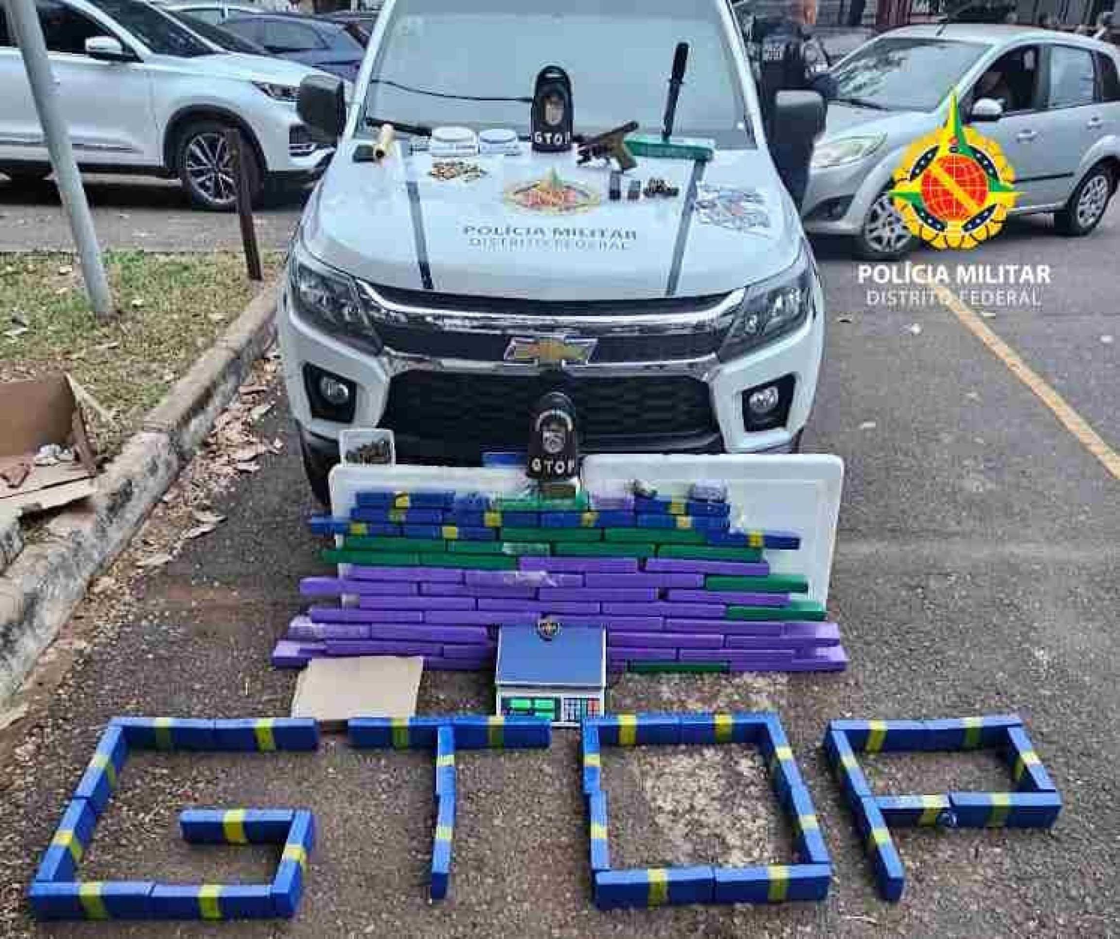 Três pessoas são presas pela PMDF com quase 100kg de maconha e armas