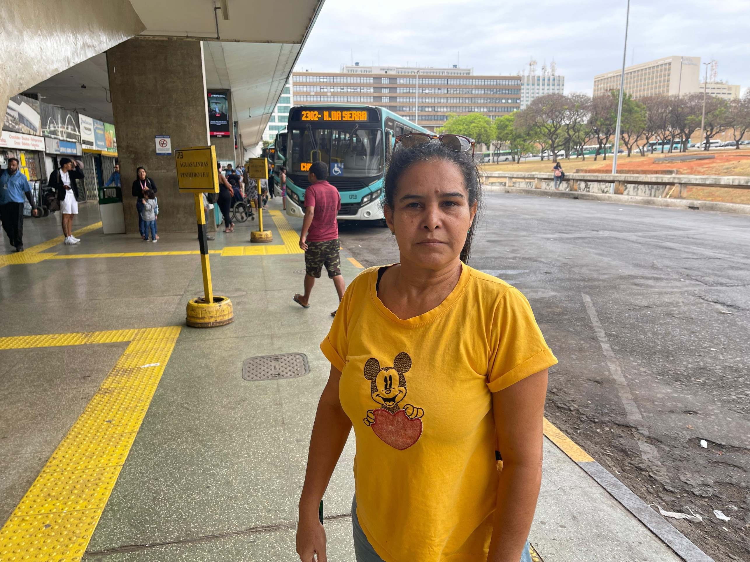 Joannete vive com um salário mínimo e se preocupa com o aumento no valor das passagens