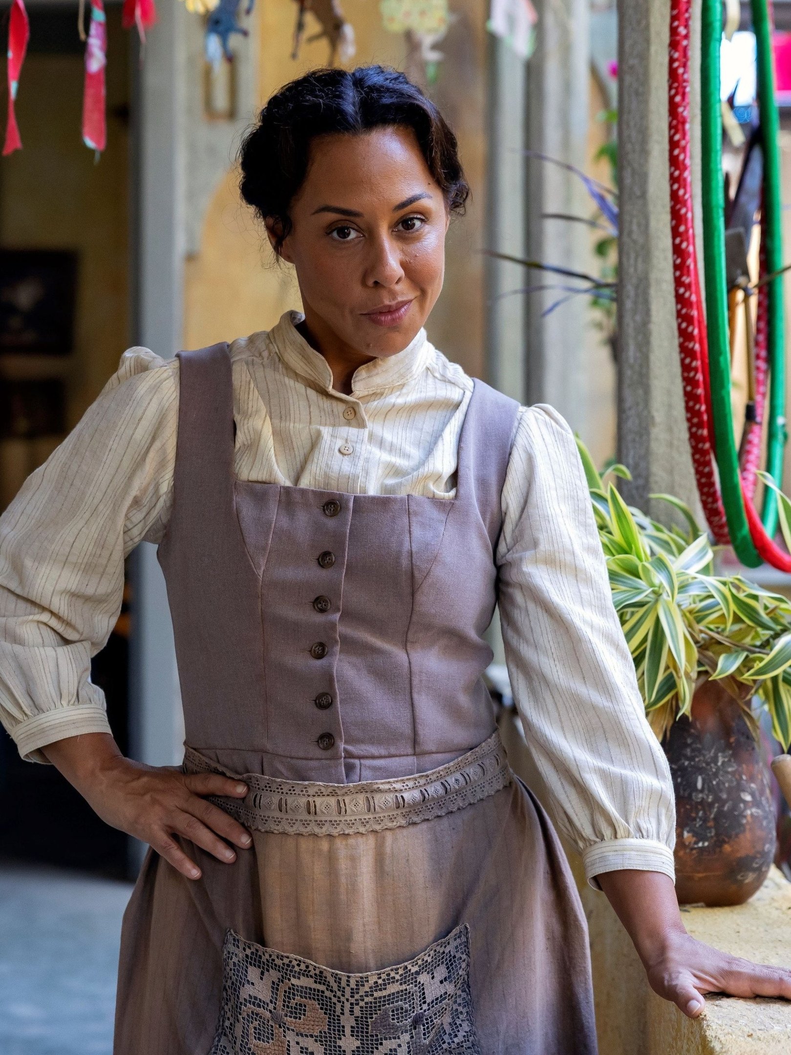 Evelyn Castro retorna às novelas como Zenaide em Êta mundo melhor!, na Globo