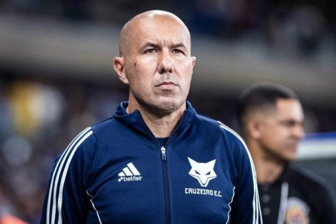 Sem Villalba, Leonardo Jardim busca solução na defesa do Cruzeiro para manter invencibilidade no returno - (crédito: Gustavo Aleixo/Cruzeiro) Sem Villalba, Leonardo Jardim busca solução na defesa do Cruzeiro para manter invencibilidade no returno - (crédito: Gustavo Aleixo/Cruzeiro)