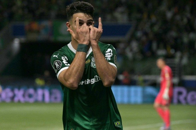 Flaco López marcou duas vezes nos minutos finais do jogo, ultrapassou a marca de 50 gols com a camisa do Palmeiras e garantiu o clube na sequência da Libertadores - (crédito: Nelson Almeida/AFP) Flaco López marcou duas vezes nos minutos finais do jogo, ultrapassou a marca de 50 gols com a camisa do Palmeiras e garantiu o clube na sequência da Libertadores - (crédito: Nelson Almeida/AFP)