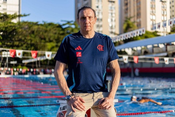 Salvador Gómez, o Chava, do polo aquático, é um dos três técnicos estrangeiros do Flamengo nos esportes olímpicos - (crédito: Mariana Sá/Flamengo) Salvador Gómez, o Chava, do polo aquático, é um dos três técnicos estrangeiros do Flamengo nos esportes olímpicos - (crédito: Mariana Sá/Flamengo)