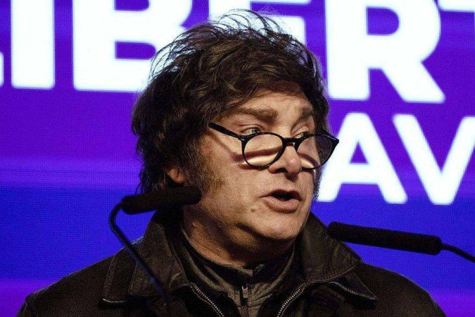 Trump deu a Milei uma cópia de uma mensagem de rede social que escreveu em apoio ao presidente argentino na terça-feira em Nova York - (crédito: Governo dos EUA) Trump deu a Milei uma cópia de uma mensagem de rede social que escreveu em apoio ao presidente argentino na terça-feira em Nova York - (crédito: Governo dos EUA)