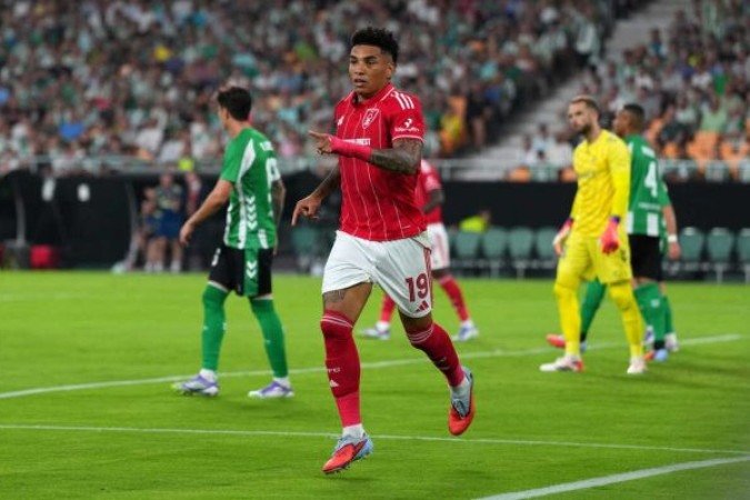 Igor Jesus corre para celebrar o primeiro de seus dois gols para o Nottingham Forest contra o Betis, pela Liga Europa - (crédito: Foto: Aitor Alcalde/Getty Images) Igor Jesus corre para celebrar o primeiro de seus dois gols para o Nottingham Forest contra o Betis, pela Liga Europa - (crédito: Foto: Aitor Alcalde/Getty Images)