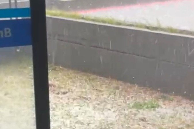 Chuva de granizo surpreende moradores do Gama nesta quarta (24/9)
 -  (crédito: Material cedido ao Correio )