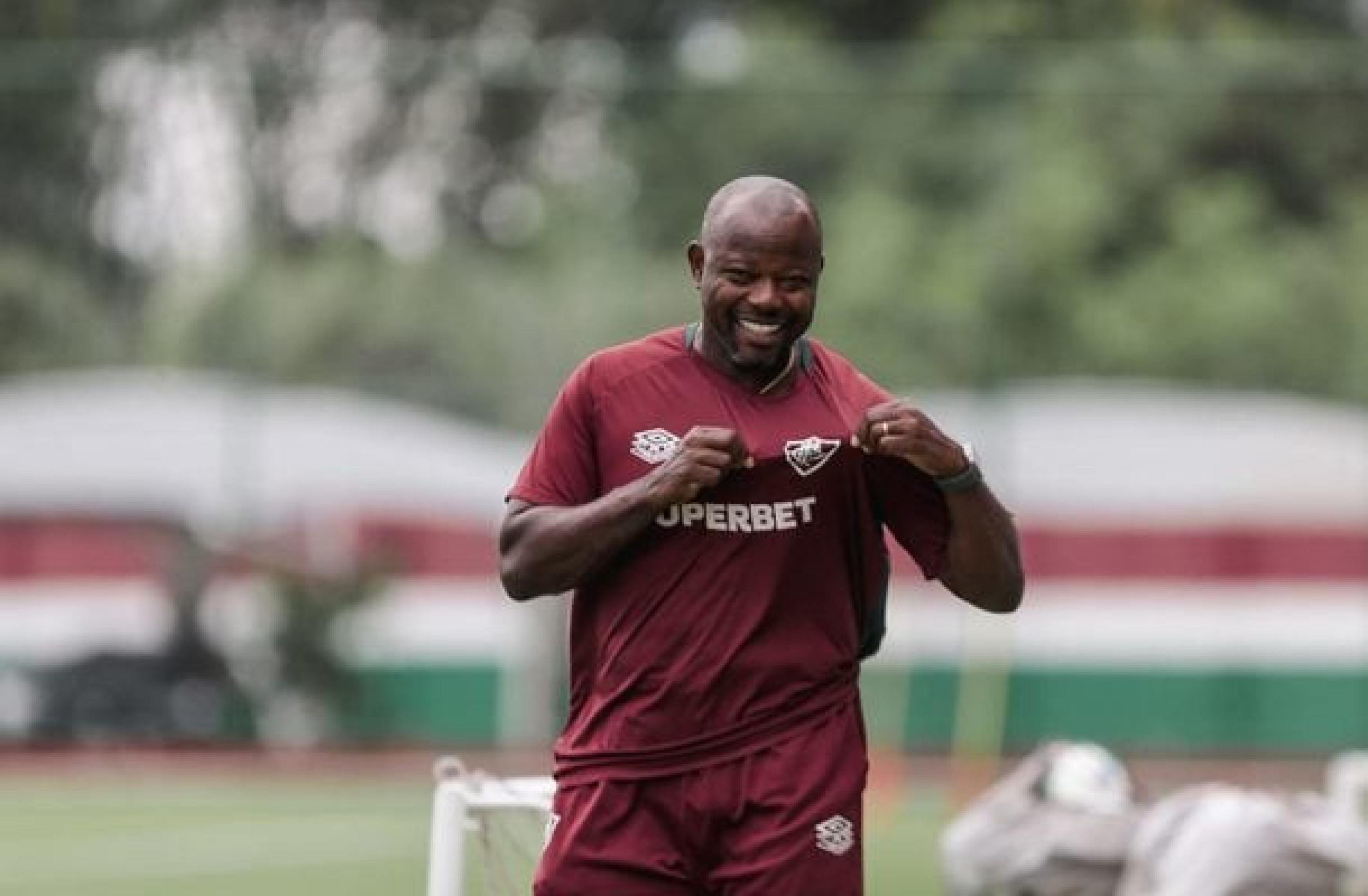 Marcão volta a comandar, de forma interina, o Fluminense após saída de Renato Gaúcho