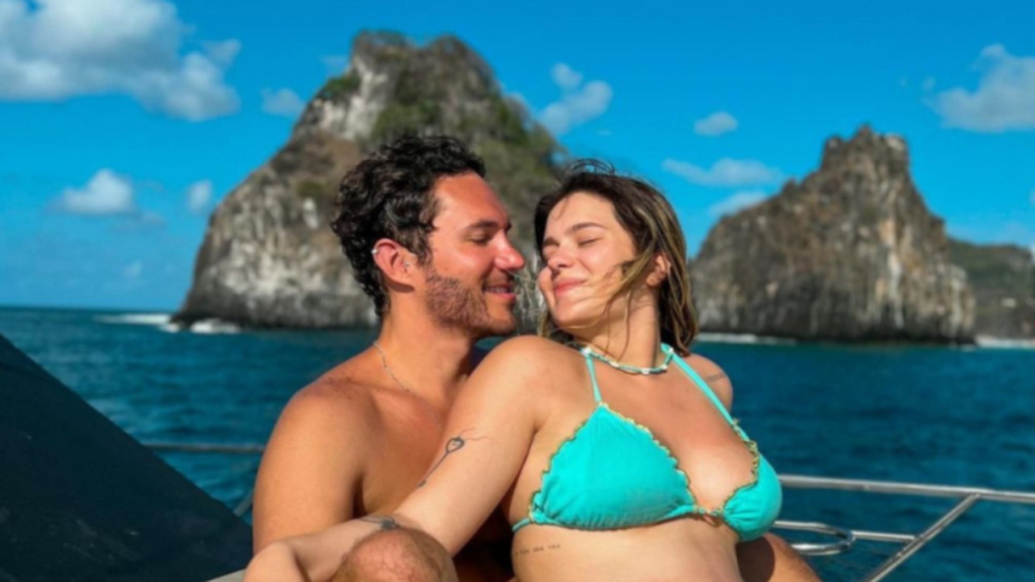 Viih Tube apela para pílulas para apimentar casamento com Eliezer