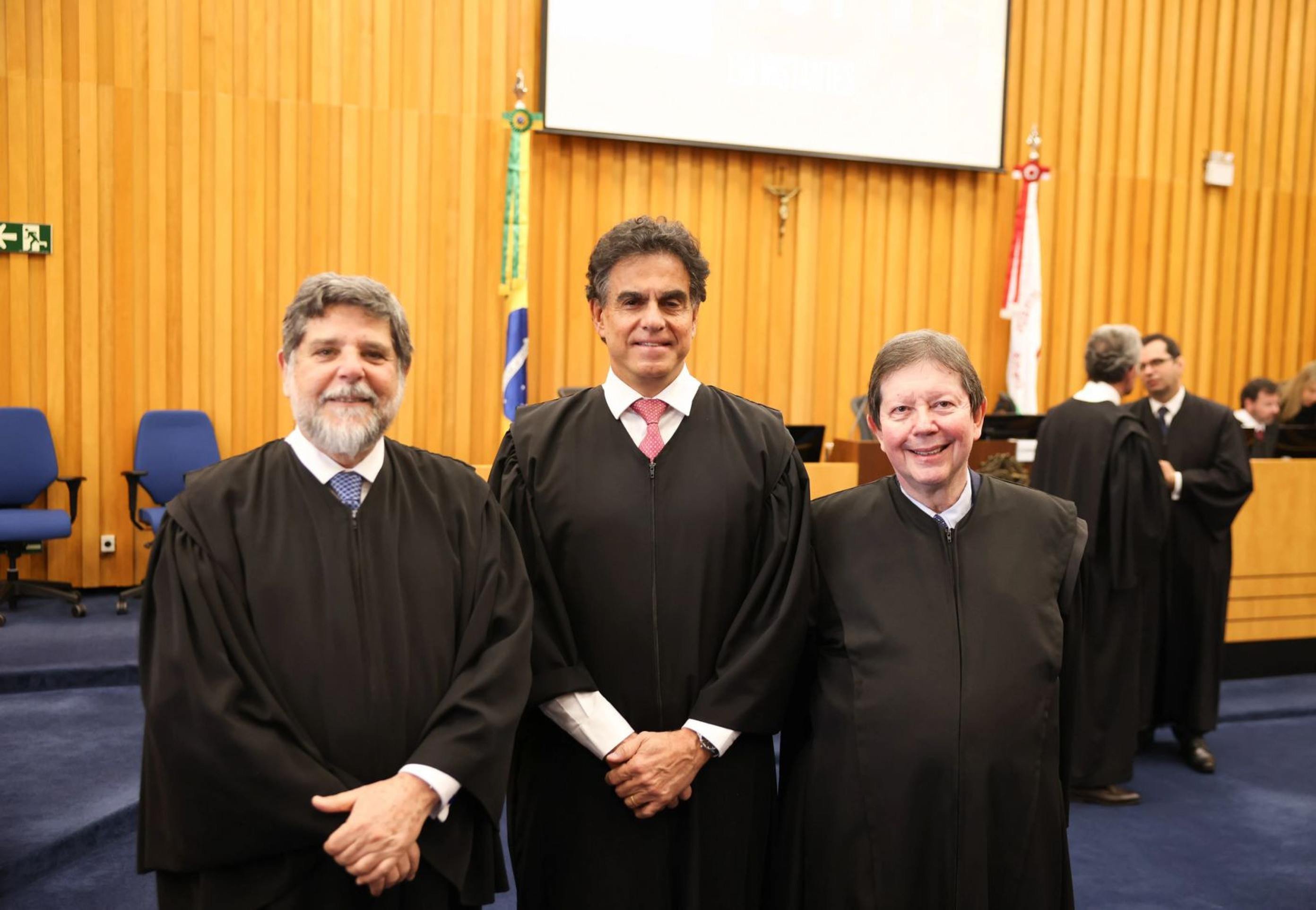 Ministro Caputo Bastos, ministro Vieira de Mello e ministro José Roberto Pimenta, do TST 