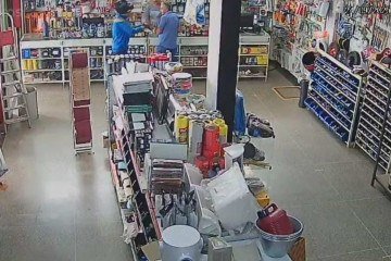 Polícia prende criminoso após assalto a loja em Samambaia e recupera Hilux roubada
 -  (crédito: Material cedido ao Correio)