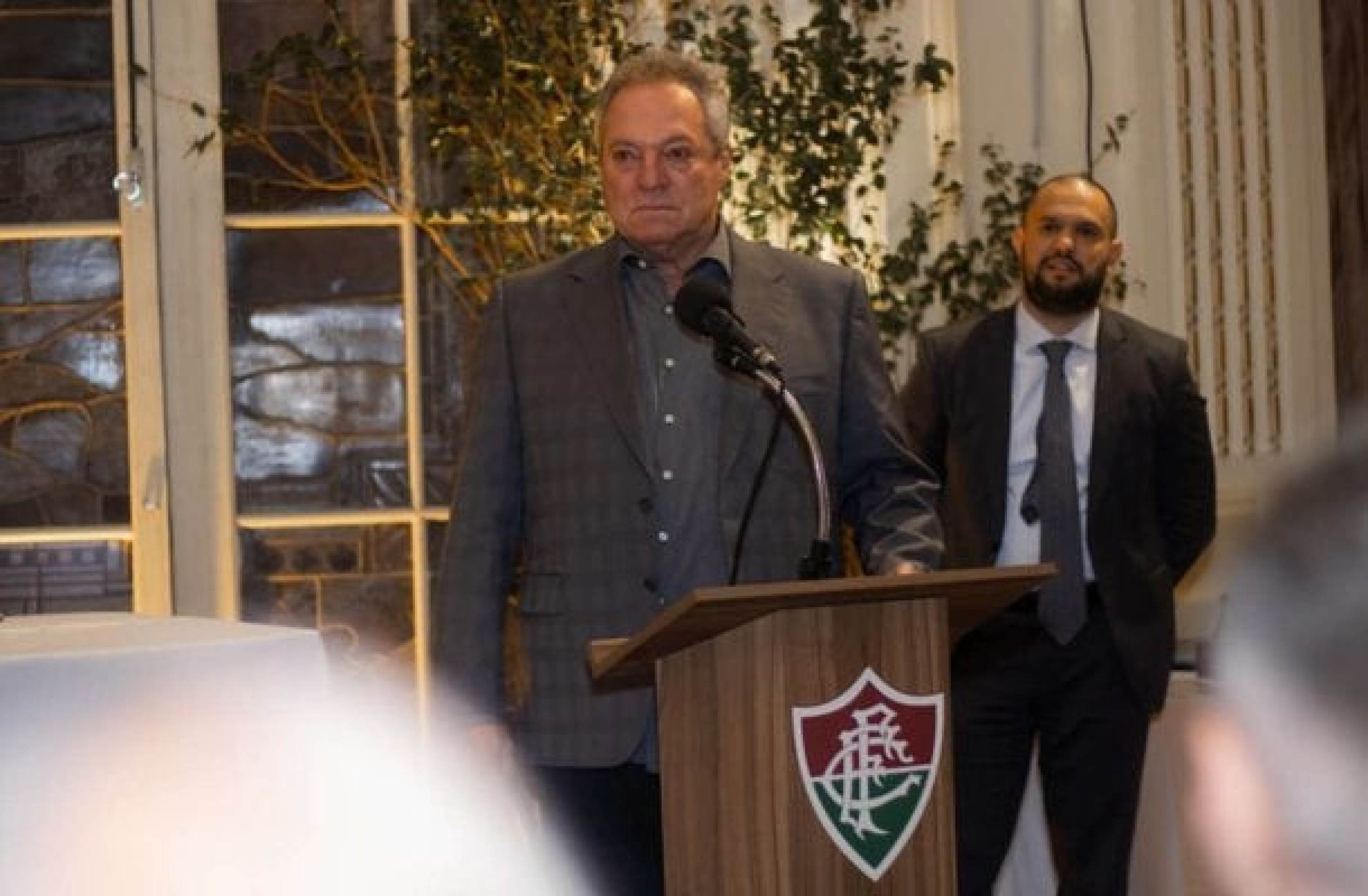 Cogitado no Fluminense, Abel Braga prefere ajudar “mais fora do campo”