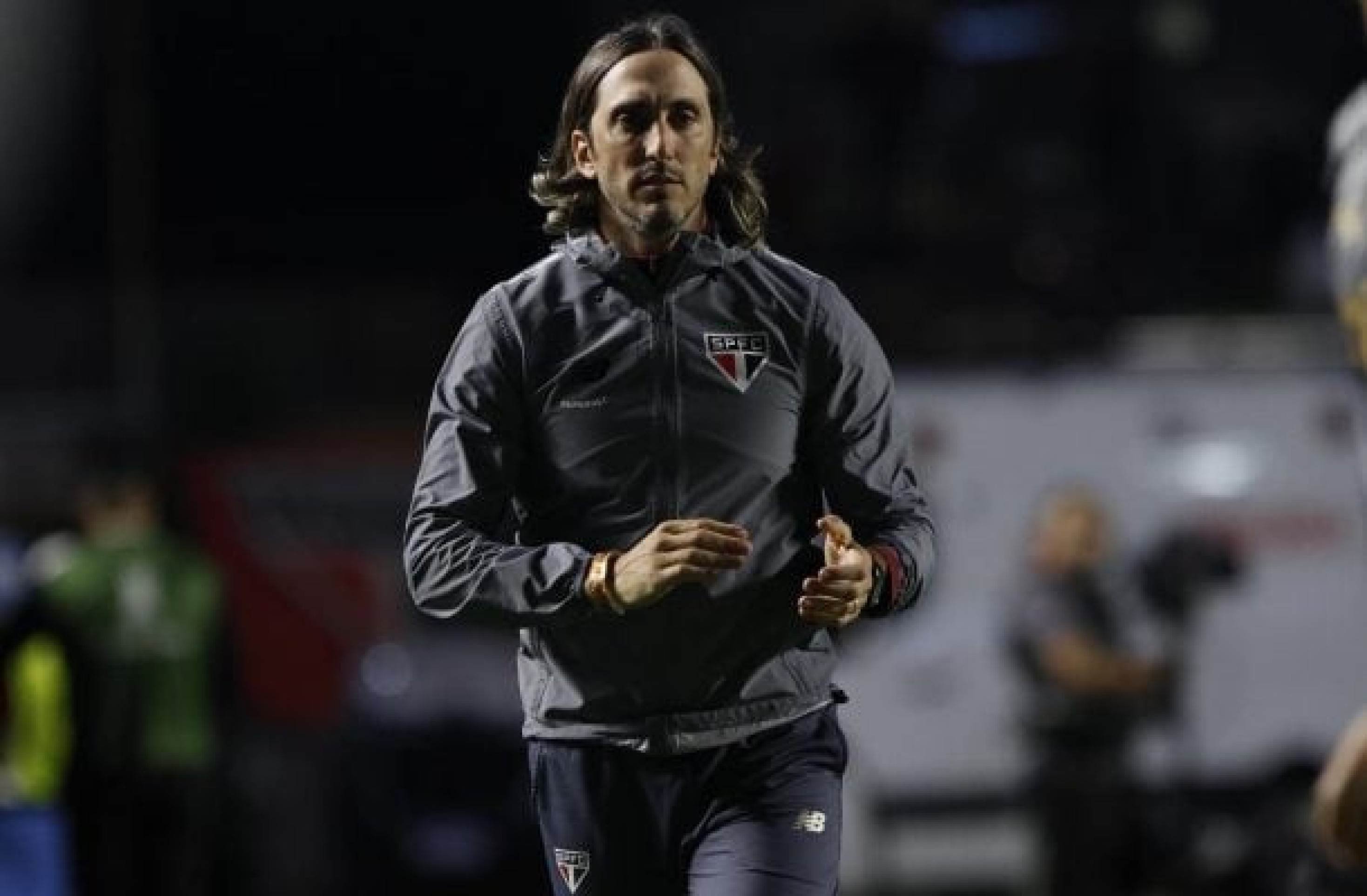 Fluminense volta a ter técnico estrangeiro após quase 30 anos