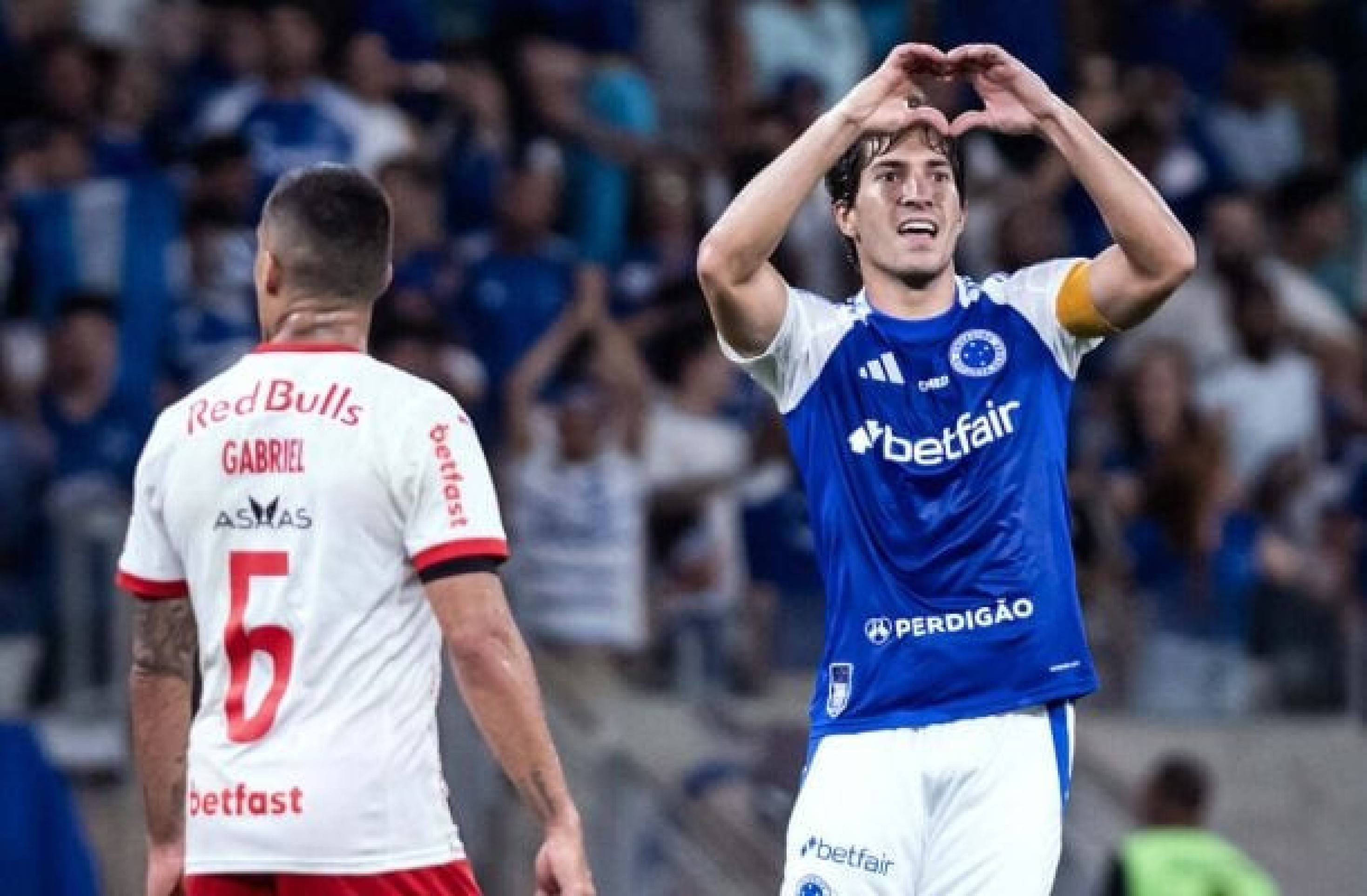 Jornal espanhol destaca temporada de jogador do Cruzeiro